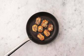 Cook the halloumi & beef