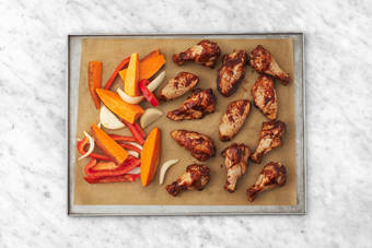 Coloca en las bandejas