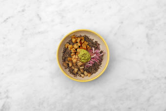 Dale color al tofu y emplata