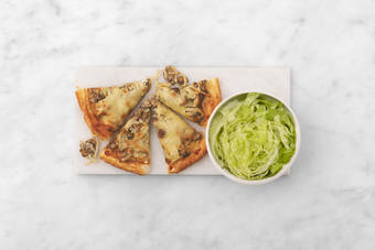 Tout le monde à table !