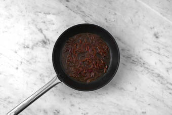 La poêle prend le relais