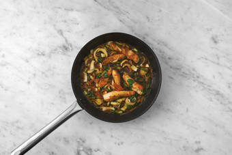 À la poêle tout s'emmêle 