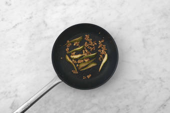 Birne karamellisieren