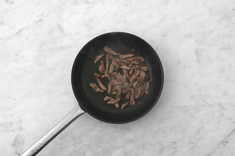 La poêle prend le relais