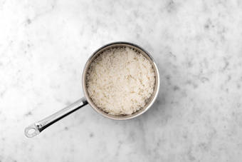 Le riz passe à la casserole