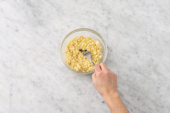 Cook the green beans & make the couscous