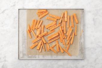 Bake the kūmara fries 