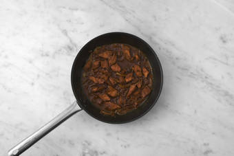 Plantaardige kip bakken