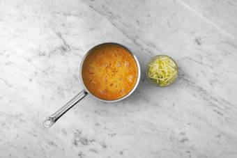 Agrega los langostinos