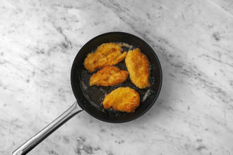 La poêle survoltée