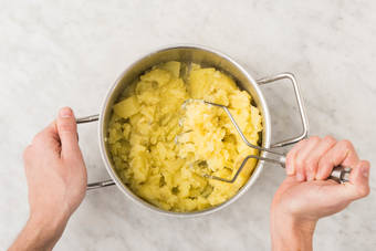 Make the mash potato topping