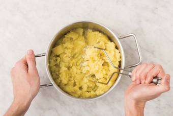 Make the mash potato topping