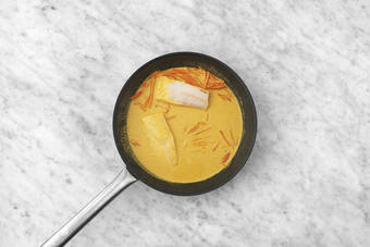 Tilbered fisk og saus