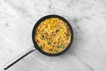 Tilsett spinat og spaghetti