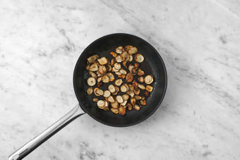 La poêle prend le relais