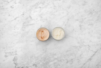 Preparare naan e salse