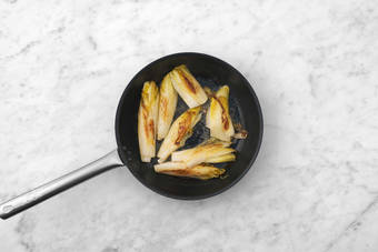 La poêle prend le relais