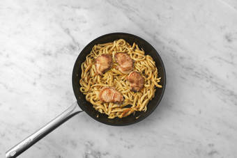 Fleisch & Spätzle braten