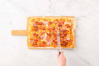 Flammkuchen schneiden