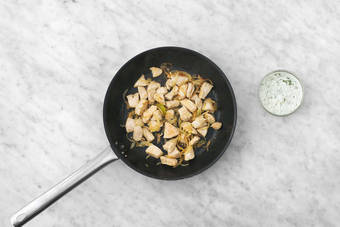 La poêle prend le relais