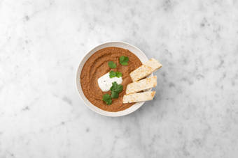 Piatti fondi e cucchiai