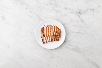 Finish gravy and slice chicken