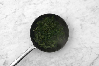 Spadellare il cavolo nero