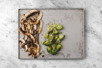 Ugnsstek svamp och broccoli