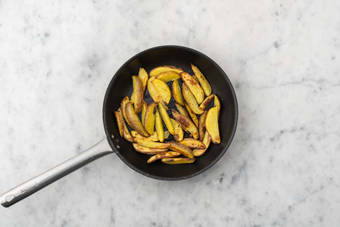 Aardappelwedges maken