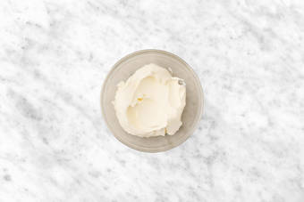 Caraméliser l'échalote