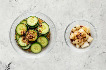 Make Salad & Dipping Sauce