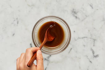 Cook Steak & Mix Sauce