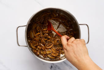 Caramelize Onions