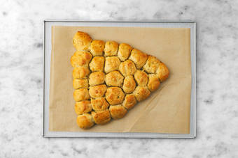 Bake the Christmas tree