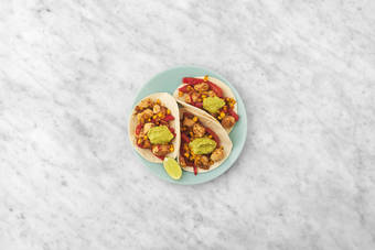 Monta las fajitas y disfruta