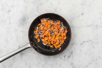 Steg gulerod og løg