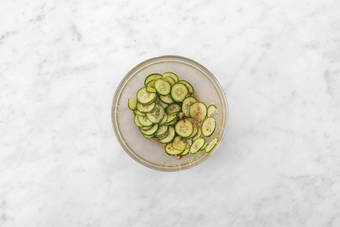 Für den Gurkensalat