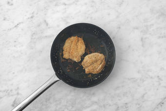 Sesam-Hähnchen anbraten