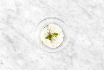 Make lime crema