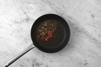 La poêle prend le relais