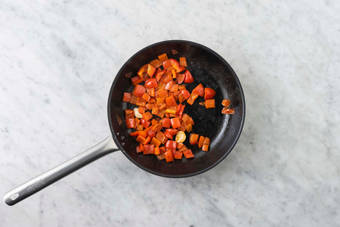 Sugo saporito in cottura