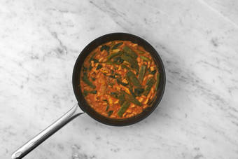 Agrega las judías blancas