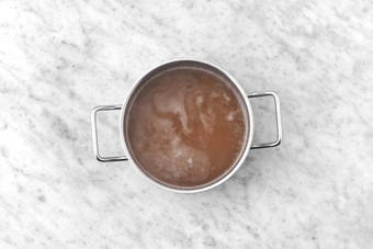 Plouf, dans la casserole !