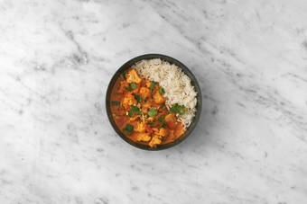 Tout le monde à table !