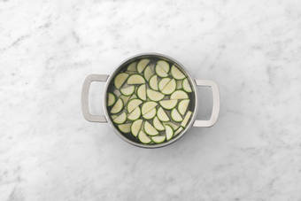 Zucchini vorkochen