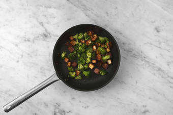 Grillkäse glasieren