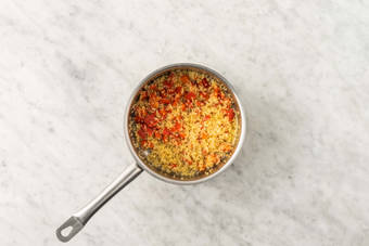 Cook sweet pepper bulgur