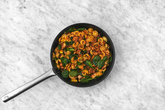 Cook the chicken, prawns & veggies