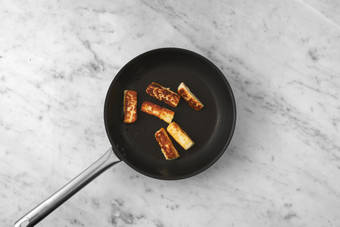 Cook the halloumi