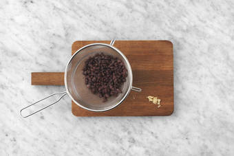 Förbered bönor och vitlök